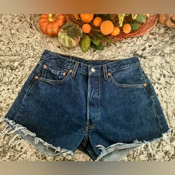 Levi’s Denim Dark Wash Blue Jean Cutoffs  Shorts Women’s Size 32 euc - Picture 11 of 11